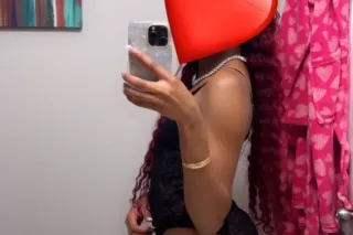 Pretty, slim and petite💕 - Image 1